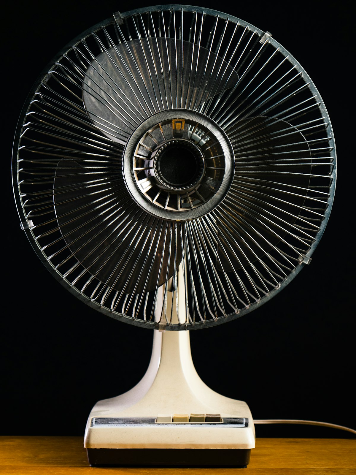 De geschiedenis van de ventilator: van waaier tot smart home